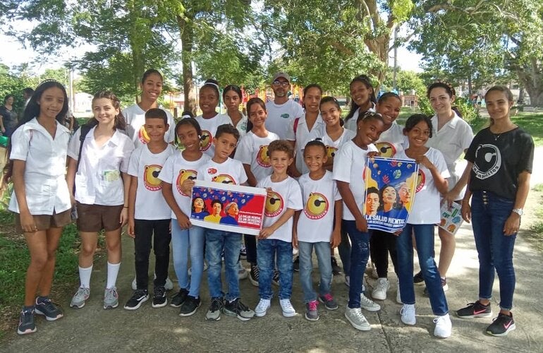 Participantes en actividad por el Día Mundial de la Salud Mental