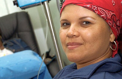 Paciente recibiendo tratamiento contra el cáncer