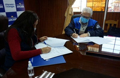 Representante de OPS firma convenio con Gore Ancash