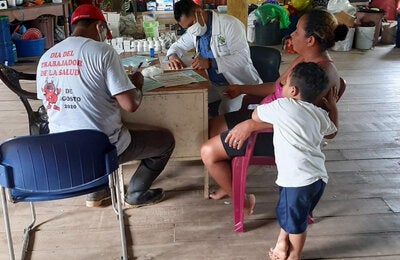 OPS realiza entrega de equipos y suministros al MINSA