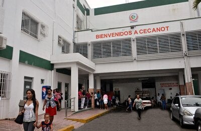 Fachada de centro de salud local