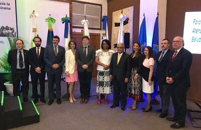 Autoridades durante la apertura del Foro