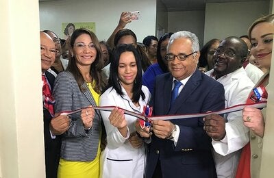 Autoridades durante la apertura