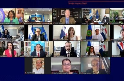 En la reunión participaron la Directora y el Subdirector de OPS, la Representante de OPS en Costa Rica y el Consejo de Ministros de Relaciones Exteriores