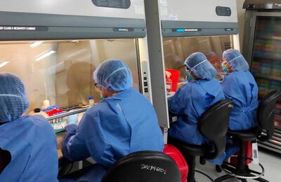 OPS/OMS entrega al INSPI un kit de secuenciación para identificación de variantes del SARS-CoV-2, con financiamiento del Gobierno de Canadá