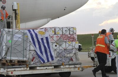 Llegada de vacunas vía COVAX a Uruguay