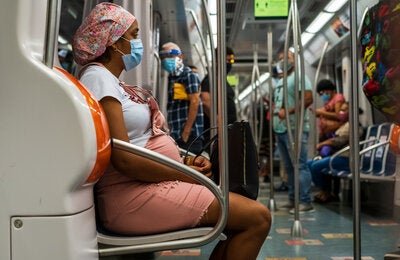 Embarazada-en-metro-CLAP