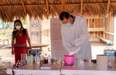 Jabones naturales, esperanza para enfrentar la COVID-19 y generar ingresos para mujeres amazónicas