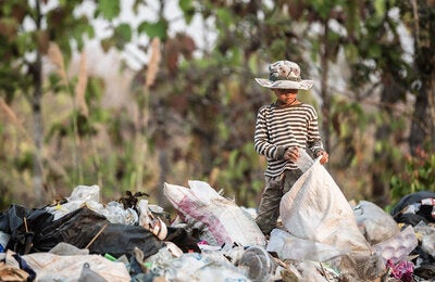 Los niños y los basureros digitales: exposición a los residuos y salud infantil