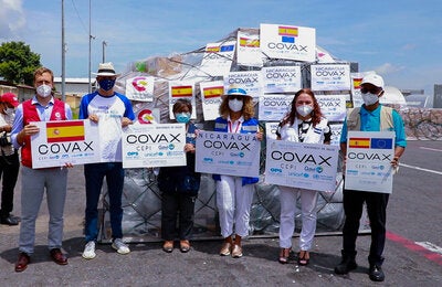 Recibiendo de 3er. lote de vacunas contra la COVID-19 donada por España