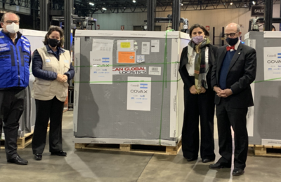 Arribaron al país 549.600 dosis donadas por Canadá a través del mecanismo COVAX