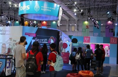 Adolescentes transitando el espacio "Punto A" en Argentina