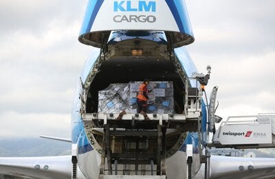 Ecuador recibe vacunas contra la COVID-19 en la sexta ronda de entrega del mecanismo COVAX