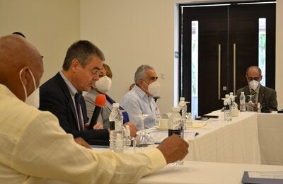 Autoridades de OPS y el Ministerio de Salud Pública durante inicio del curso.