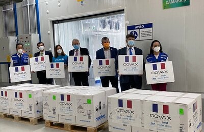 Recibimiento de las vacunas en la bodega de frigoríficos de la CCSS