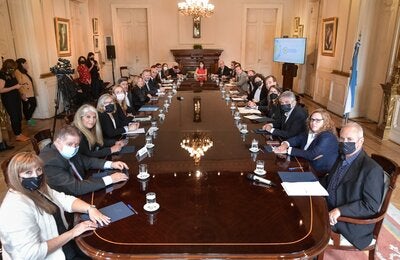 Foto de las autoridades durante el encuentro