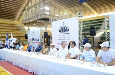 Autoridades de salud durante la apertura a la Ruta de la Salud.