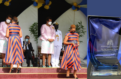 Barbados presents Humanitarian Award to PAHO