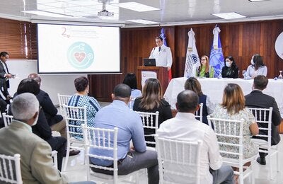 Autoridades de salud dominicanas durante conmemoraciòn Dìa Mundial de la Hipertenciòn.