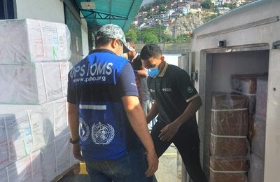 Las vacunas fueron recibidas en el aeropuerto internacional de Maiquetía y posteriormente trasladadas al almacén central de epidemiología del MPPS