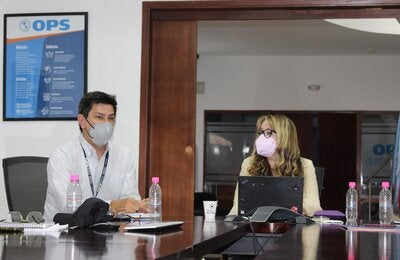 Carlos Torres, asesor de Inmunizaciones de la OPS, junto a María Viki Zabaleta, quien preside el Comité Nacional de Sarampión