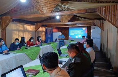 OPS coopera con el fortalecimiento de la respuesta ante COVID-19 en centros de privación de libertad de Ecuador