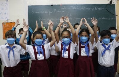 Niños de enseñanza primaria en Cuba
