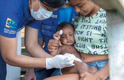 © PAHO/WHO Brazil | 2022. Vaccine campaigns for influenza and measles prevention. PHOTO: Karina Zambrana.