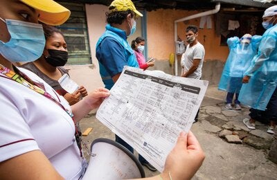 © OPS/OMS Ecuador | 2021. Personal del Centro de Salud de Las Casas durante la campaña de vacunación de niños menores de 5 años. FOTO:  Cristina Vega RHOR.