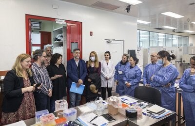 La representante de OPS/OMS en Argentina, Eva Jané Llopis, junto a la ministra de Salud, Carla Vizzotti, y referentes del INEI-ANLIS Malbrán durante la capacitación