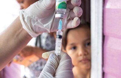 © PAHO/WHO Brazil | 2022. Vaccine campaigns for influenza and measles prevention. PHOTO: Karina Zambrana.