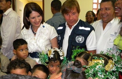 © PAHO/WHO Panama | 2011. Ricardo Montaner supports Vaccination Week in the Americas.