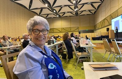 Asistente al congreso+