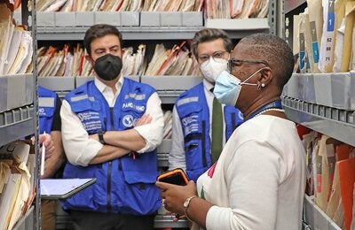 PAHO tours hospital in Barbados