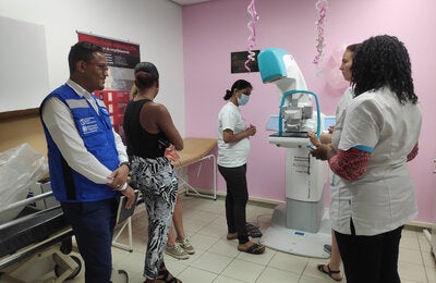 PAHO/WHO Suriname Health System and Services Advisor Dr. Rosmond Adams, and Radiographers during the one-week Digital Mammography Training in the Academic Hospital Paramaribo 