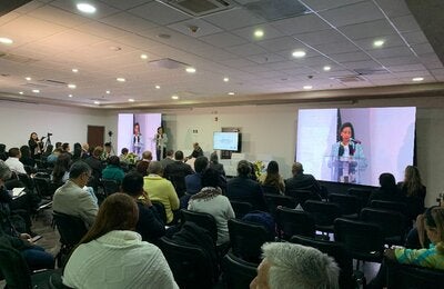 dra_tambini_exponiendo