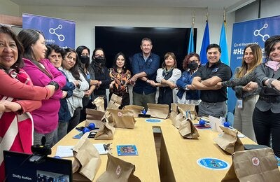 Equipo de la Representación OPSOMS activación manos entrelazadas