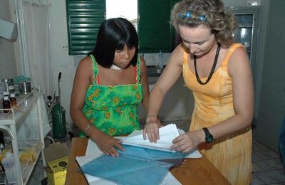 © PAHO/WHO Brazil, Xingu River Basin | 2005. Vaccination Week. PHOTO: A. Waak. 