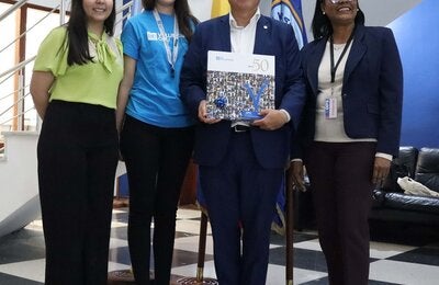 El PWR de Venezuela, Cristián Morales, junto a los integrantes del Programa de Voluntarios ONU en Venezuela