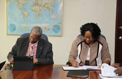 PAHO Director Dr Carissa F. Etienne met in Guyana with Dr Douglas Slater, CARICOM Assistant Secretary-General and team to discuss important health issues in the Region, like the burden of NCDs and the CARICOM initiative Every Caribbean Women, Every Caribbean Child.