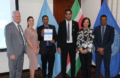Director of the National Recovery Plan Care at the Ministry of Health, Dr. Marc Sprenger, PAHO/WHO Consultant for the EPHF Assessment Ms Joanna Baank, Director of Health Dr. Rakesh Gajadhar Sukul, Minister of Health Dr. Amar Ramadhin, PAHO/WHO Representative Suriname Dr. Lilian Reneau-Vernon, PAHO/WHO Advisor, Health Systems and Services Dr. Rosmond Adams