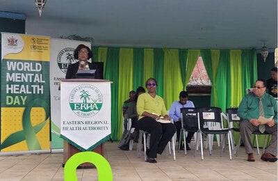 PAHO/WHO Trinidad and Tobago Country Office joined with the Ministry of Health and the Eastern Regional Health Authority to commemorate the annual mental health awareness campaign, Paint De Town Green, at the Rio Claro/Mayaro Regional Corporation Car park