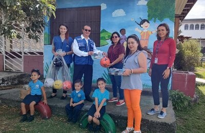 Entrega de incentivos a los centros educativos