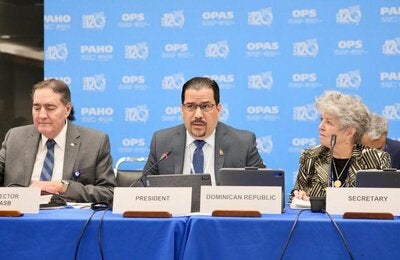  Lcdo. Miguel Rodríguez Viñas, viceministro de Fortalecimiento y Desarrollo del Sector Salud del Ministerio de Salud Pública junto a director de OPS, doctor Jarbas Barbosa da Silva, y demàs autoridades.