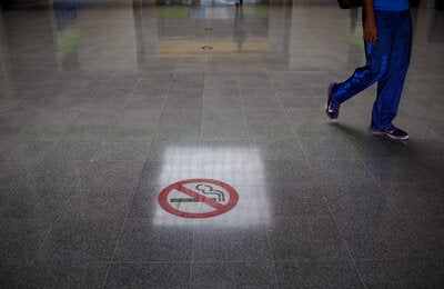 Imagen con la señal de prohibido fumar