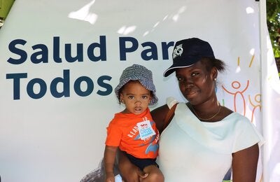 Una madre y su hijo en actividad "Familias en movimiento"