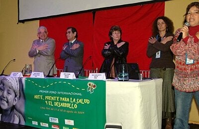 From the left: Dr. Manuel Peña, Dr. Oscar Ugarte Ubilluz, Dr. Mirta Roses Periago, Inés Sanguinetti (Latin American Network of the Arts for Social Change) and Giorgina Santibañez (Bolaroja) at the opening session of the 1st International Forum on "Art, Bridge to Health and Development." (Photos S. Mey-Schmidt - PAHO/WHO)