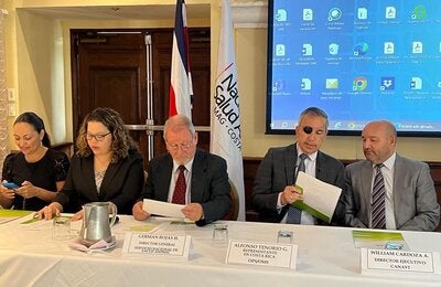 Participantes de la mesa principal