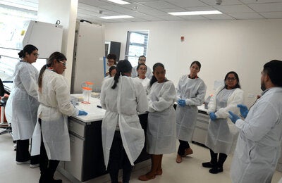 Participantes en una sesión práctica