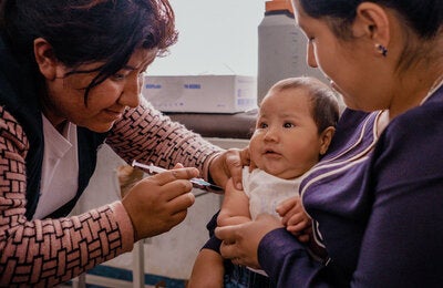 Vacunación en Ixil, Guatemala